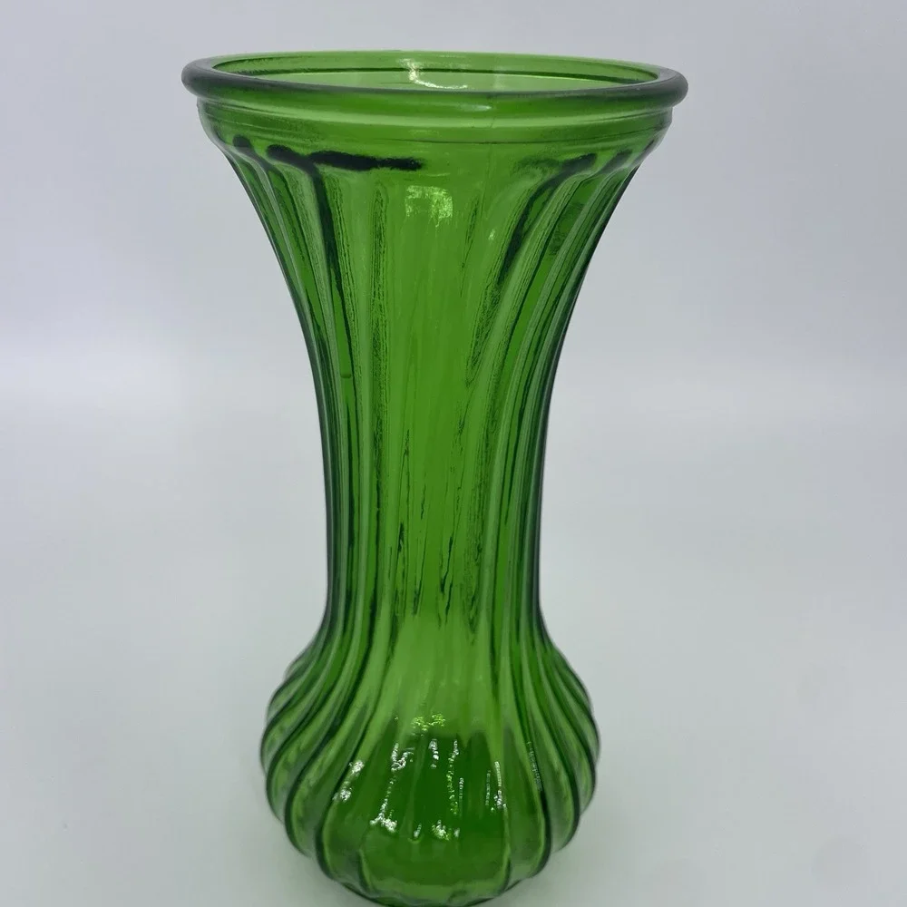 Vintage Emerald Green Hoosier Glass Swirl Vase 7.5